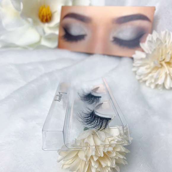 Luscious lashes - Picture 2 of 2